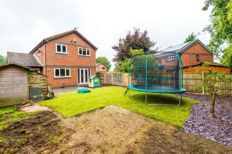 Rear Garden (2).jpg
