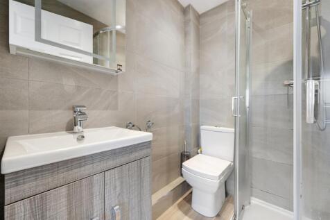 Bedroom One Ensuite.jpg