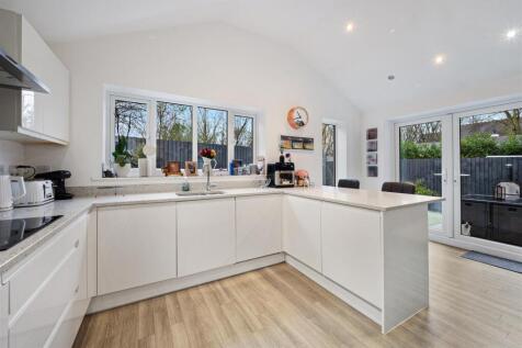 Kitchen (2).jpg