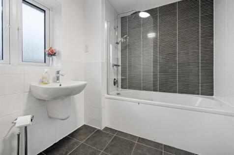Family Bathroom.jpg