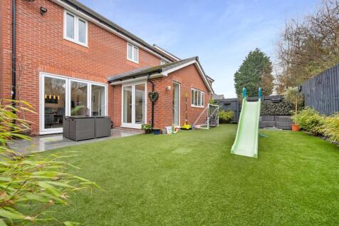 Rear Garden (2).jpg