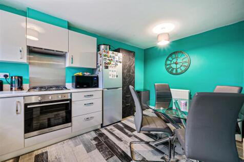 Kitchen (2).jpg