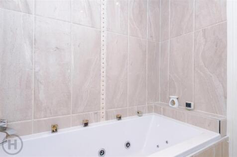 Bathroom (2).jpg