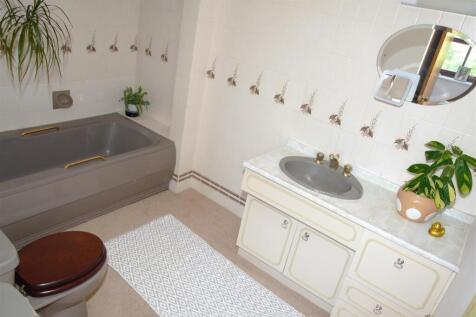 Family Bathroom.jpg