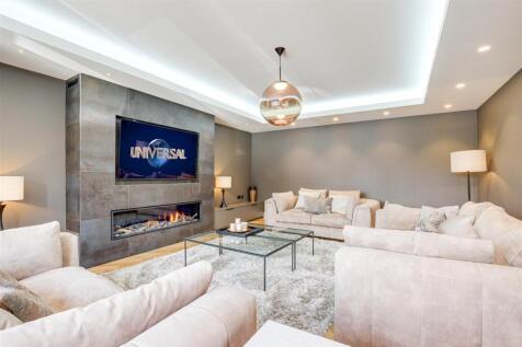 Living Room (1).jpg