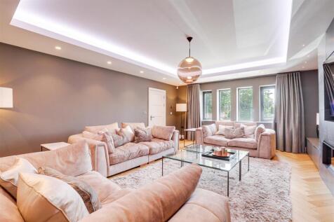 Living Room (2).jpg