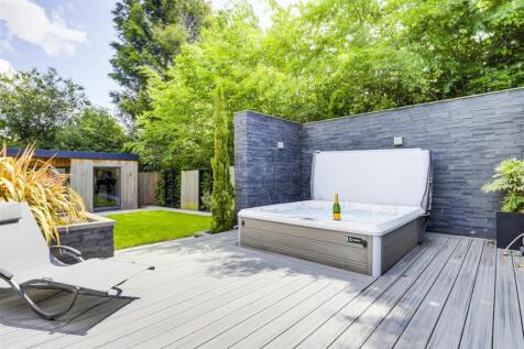 Rear Garden (7).jpg