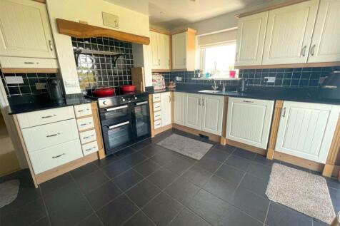 Kitchen (First Floor)