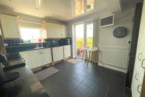 Kitchen (First Floor)