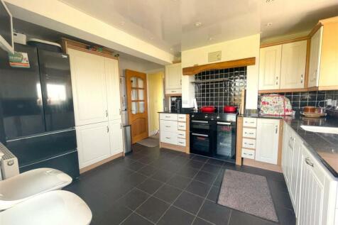 Kitchen (First Floor)