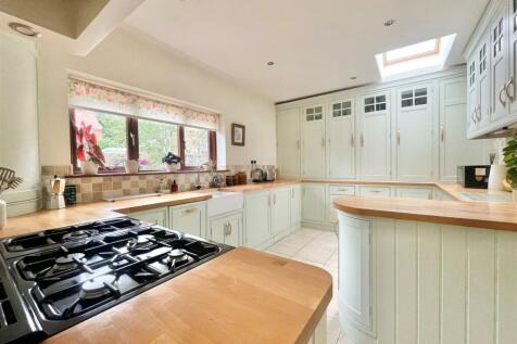 Kitchen 2.jpg