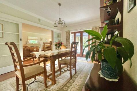 Dining room 3.jpg