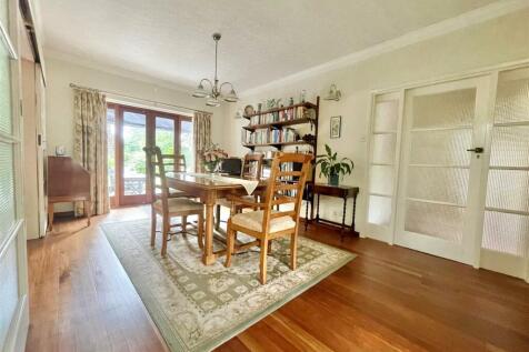 Dining room 2.jpg