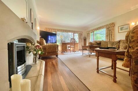 Living room 2.jpg