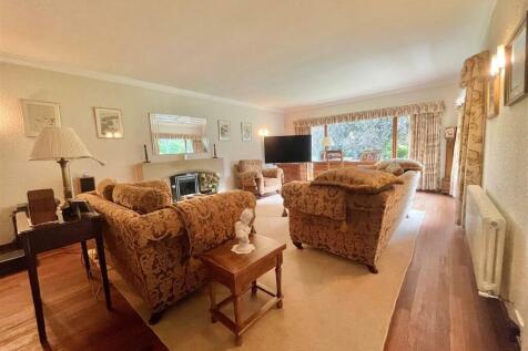 Living room 4.jpg