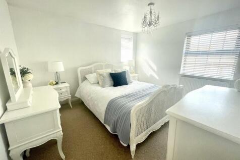 Master Bedroom (1st Floor)