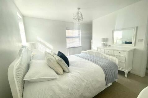 Master Bedroom (1st Floor)