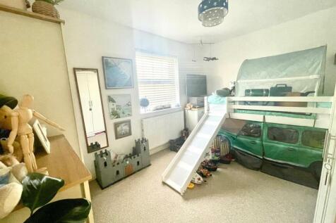 Bedroom 4 (1st Floor)