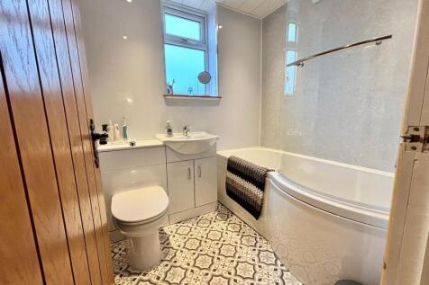 Bathroom ( Ground Floor)