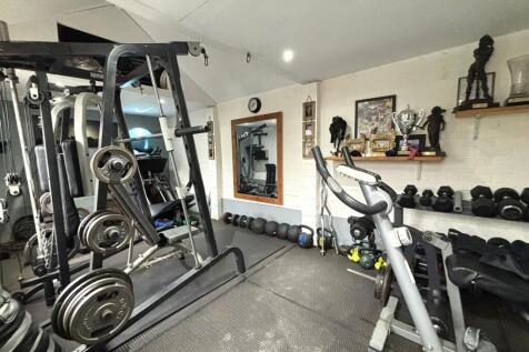 Garage (Gym)