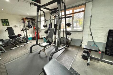 Garage (Gym)