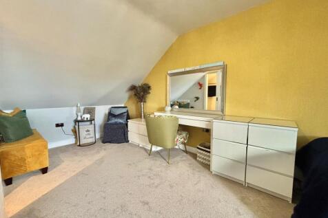 Master Bedroom (2nd Floor)