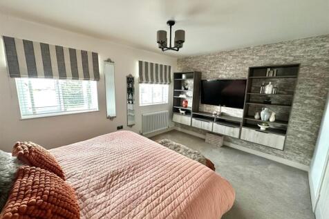Bedroom 2 (First Floor)