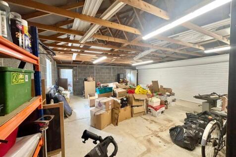 Triple Garage/ Workshop