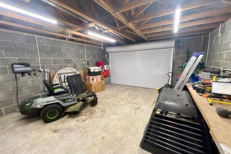 Triple Garage/ Workshop