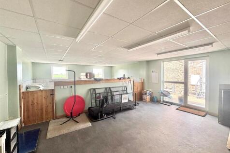 Hobby Room/ Dog Pen