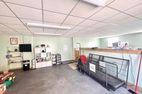 Hobby Room/ Dog Pen