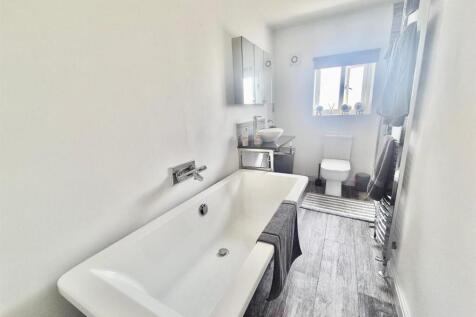 Bathroom (Ground Floor)