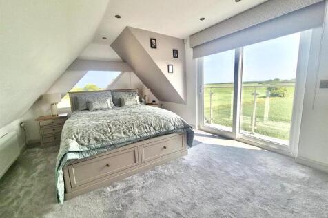 Master Bedroom (First Floor)