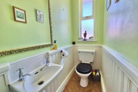 Cloakroom (WC)
