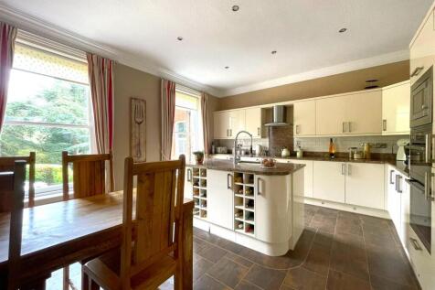Breakfast/Kitchen (1st Floor)