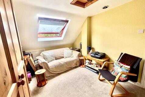 Bedroom 2/ Office