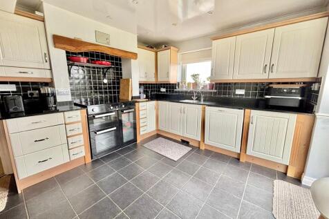 Kitchen (First Floor)