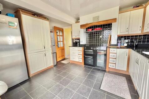 Kitchen (First Floor)