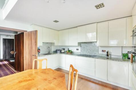 Open Plan Kitchen/Di