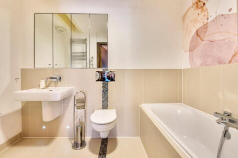 Bathroom 1.jpg