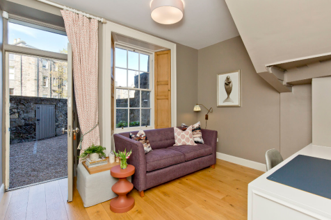 Bed 4 / Garden Room
