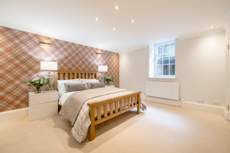 Principal bedroom