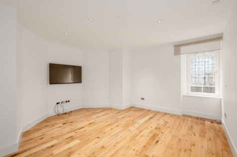 Bedroom 2 in Flat