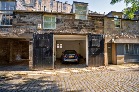 Garage (Lot 2)