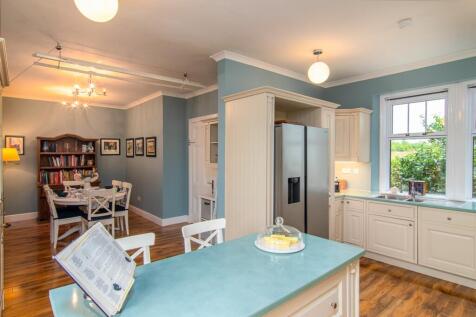 Dining kitchen