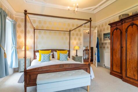 Principal bedroom