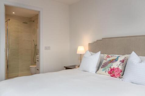 Principal bedroom