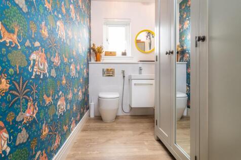 Downstairs WC/cloakroom