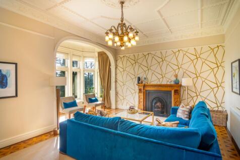 Formal lounge