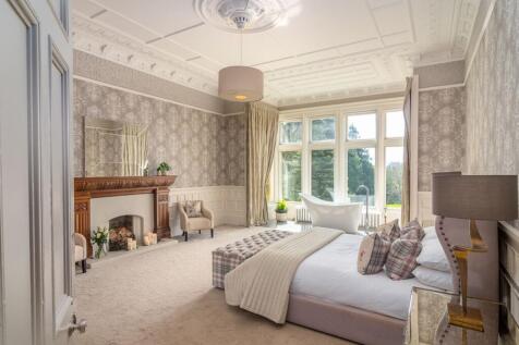 Principal bedroom